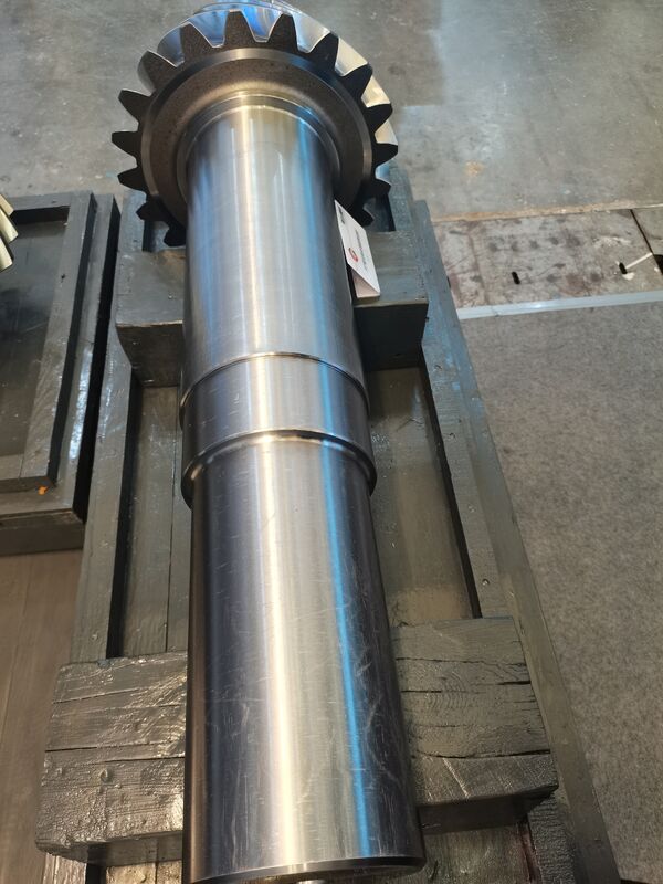 破砕機減速機用、HRC45-62硬度、大径高精度スパイラルベベルギヤセット